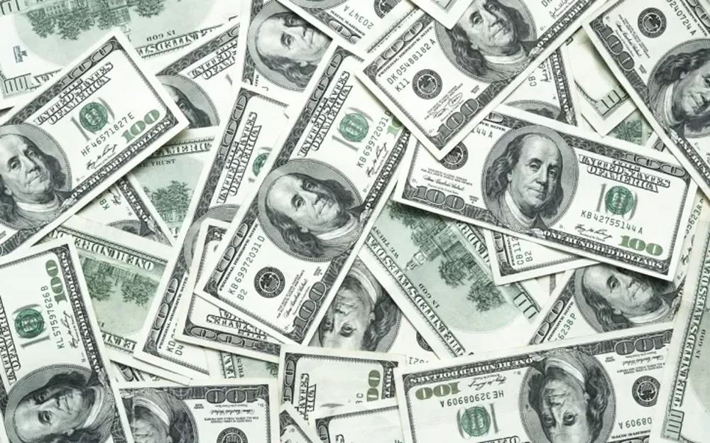 El dólar oficial cotizó a $93,06 y el blue se negoció sin cambios a $153