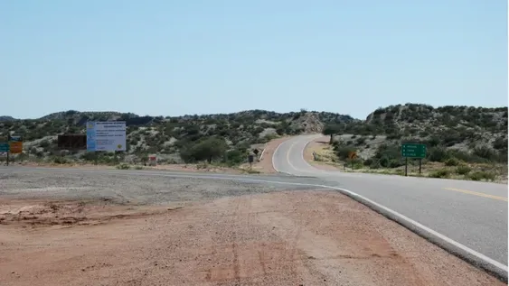 Ruta 141: volcó un camión en la zona de Bermejo