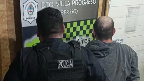 Un hombre atacó a un perro a mordiscos y lo mató tras ahorcarlo