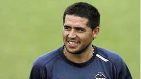 Riquelme: “tenemos que ayudar a Palermo para que haga goles”