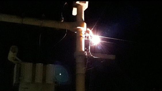 La explosión de un transformador dejó sin luz a vecinos de Rawson por horas