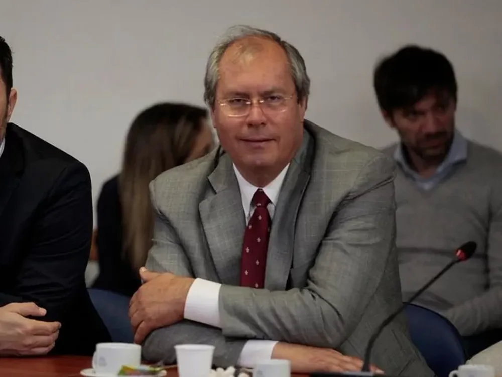 El perfil del diputado Héctor Olivares