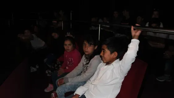 Los chicos de Pedernal, maravillados con el Teatro del Bicentenario