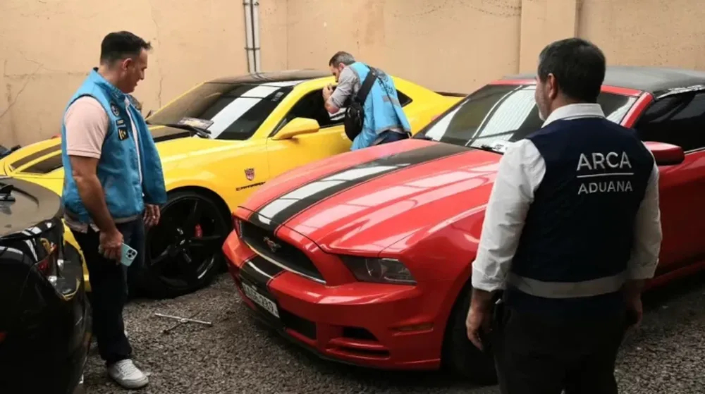 Desbaratan una banda que contrabandeaba autos de lujo: entraban como turistas y aparecían en videos de artistas