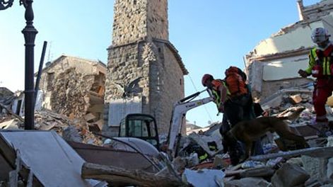 Al menos 120 muertos y cientos de personas enterradas vivas, tras el terremoto en Italia