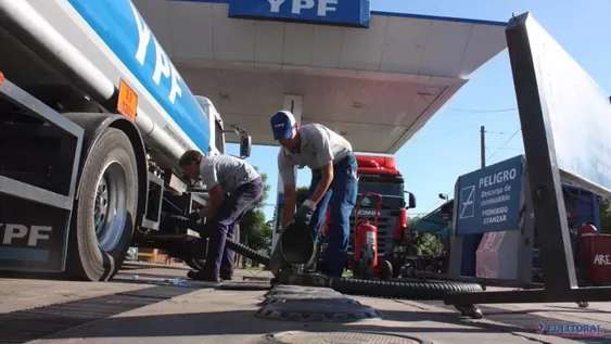 Aseguran que en la primera quincena de enero suben otra vez los combustibles: hasta un 5%