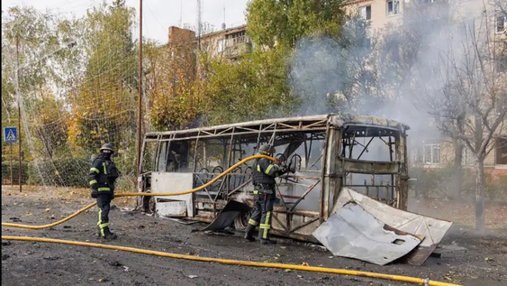 El ataque ruso alcanzó una zona de Kramatorsk donde circulaban colectivos de pasajeros y dejó decenas de víctimas.
