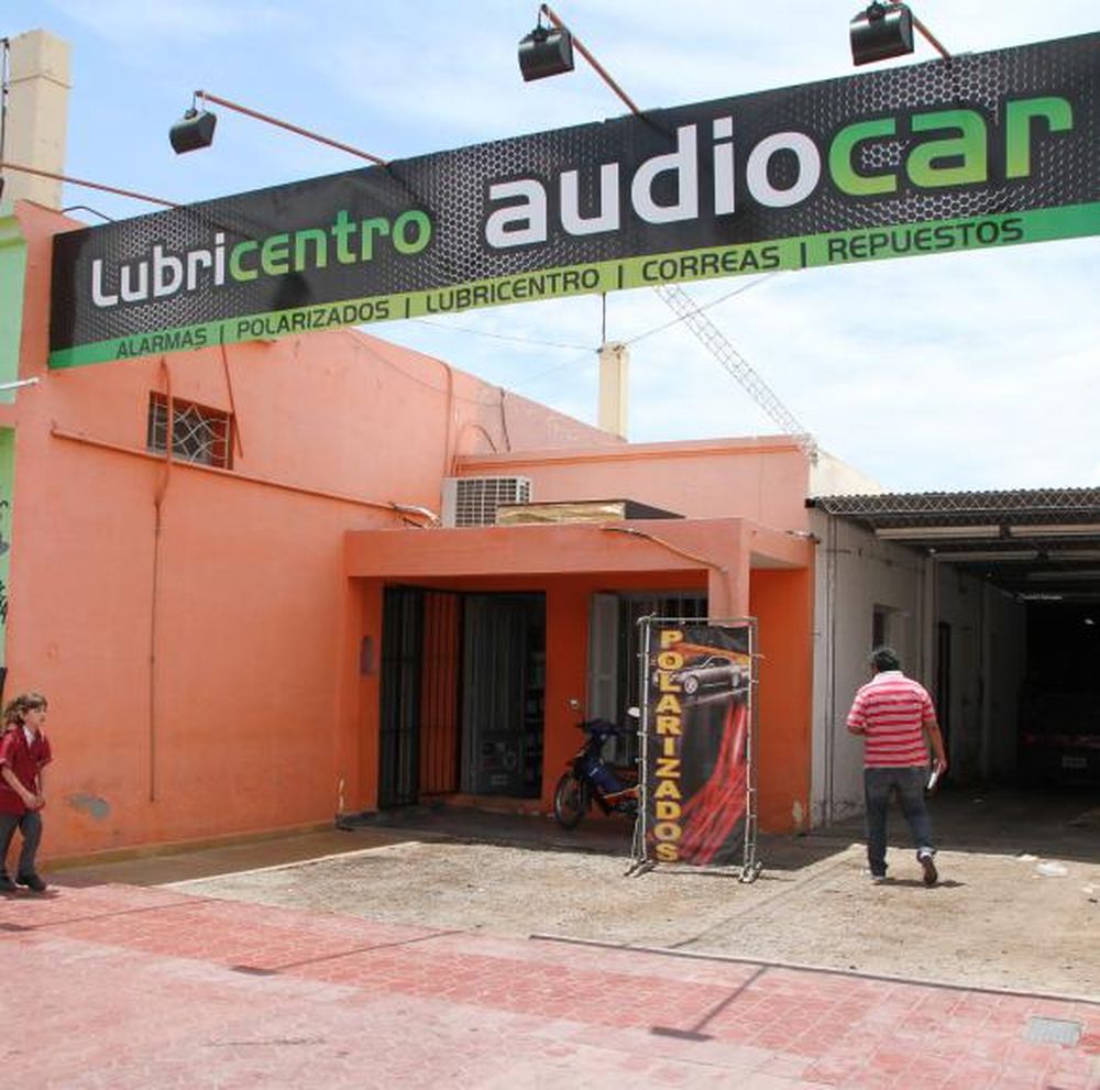 Robaron una gran cantidad de equipos en un local comercial