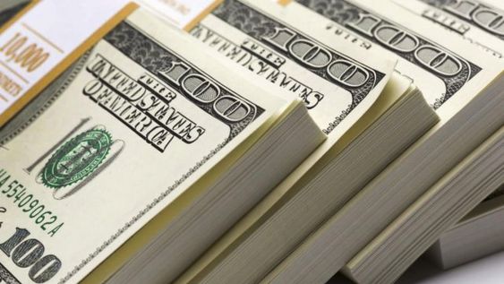 Ante la baja demanda, el dólar cayó 10 centavos y se ubicó en $37,44