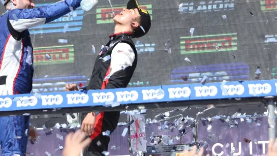 Barrio, el piloto de 18 años que le hace frente a los consagrados