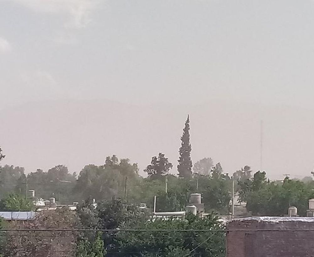 Además de seguir elevadas temperaturas, habrá ráfagas de viento de 40 a 60 Km por hora