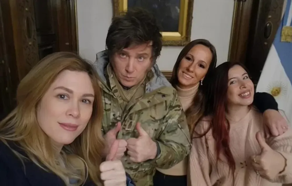 De fajina. El Presidente se puso la indumentaria camuflada del Ejército.