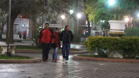 El viento Sur llegó con fuerza y bajó abruptamente la temperatura