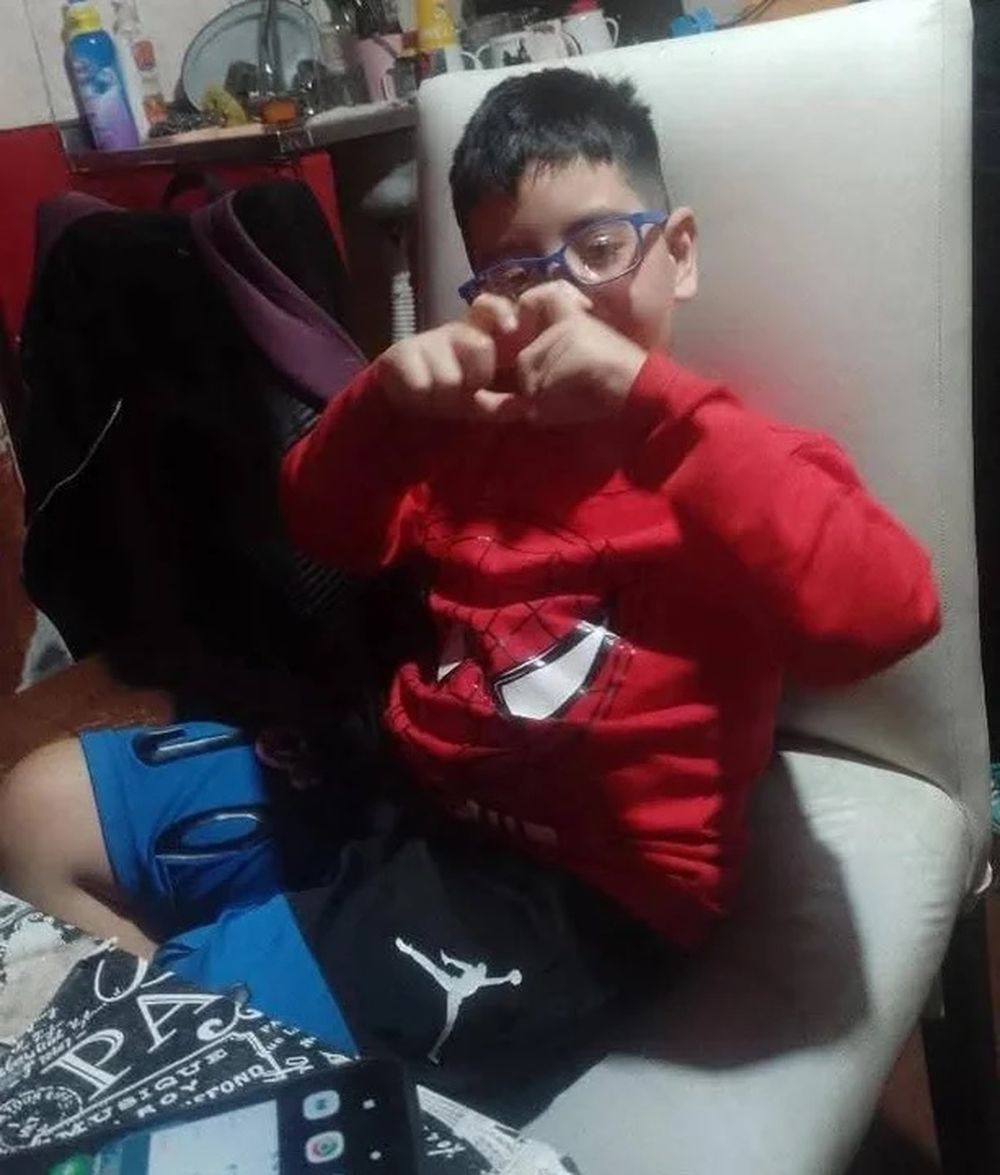 El menor murió poco después en el hospital.