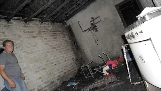 Lo despidieron y al otro día se le quemó todo en la casa que alquilaba junto a su hija