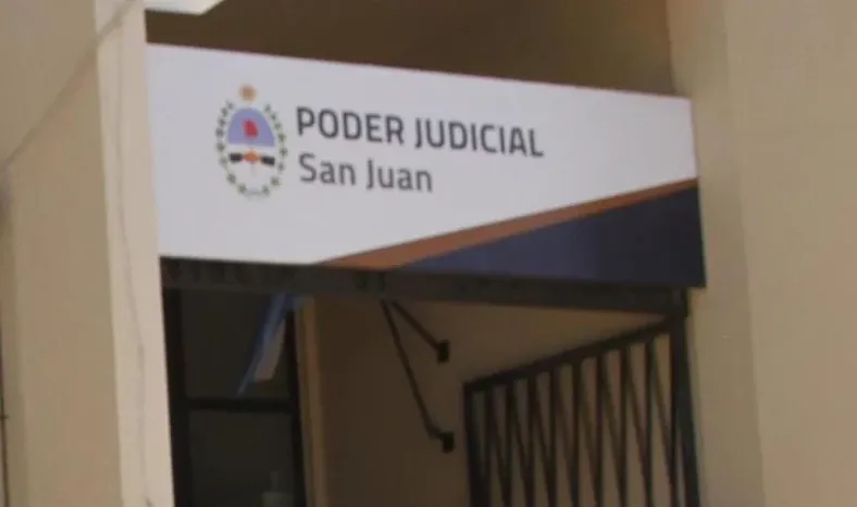 Abusó sexualmente de sus dos nietas y recibió una condena de 3 años, pero sin encierro