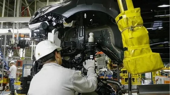 CRISIS ESTRUCTURAL. Las automotrices sufren la escasez de mano de obra calificada.