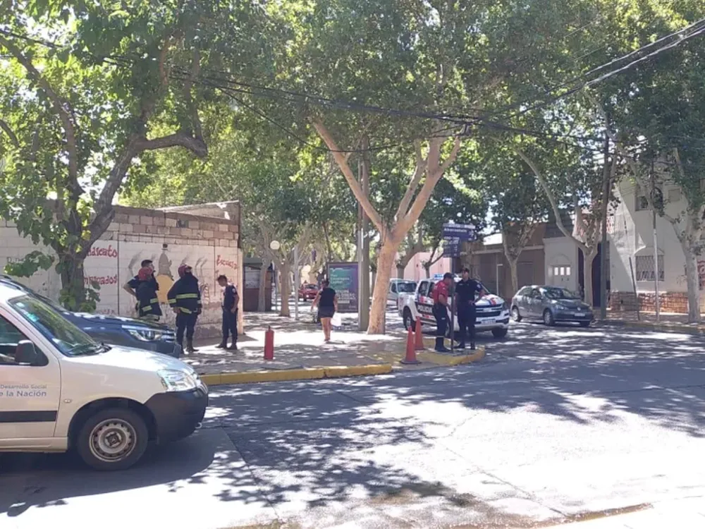 Chispazos y susto en una concurrida esquina del microcentro
