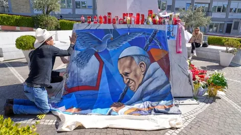 El Vaticano informó que el Papa tuvo una noche “tranquila” y que está descansando