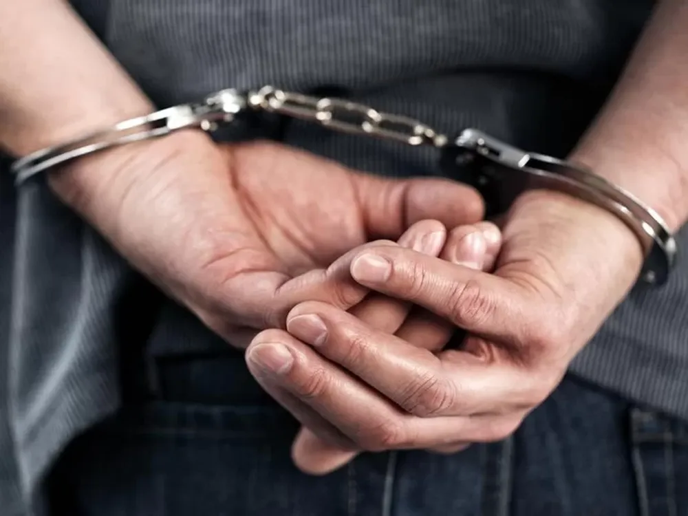 Golpeó a su hija de 16 años, quien convulsionó y quedó inconsciente