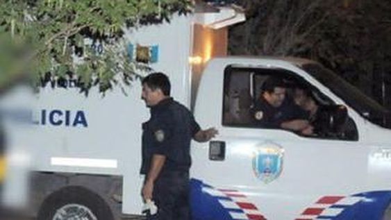 Un adolescente se batió a duelo con su papá y le clavó una puñalada en el corazón