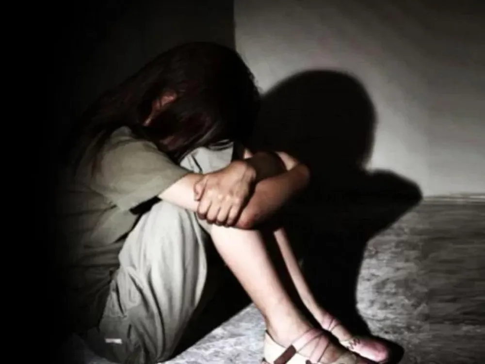 Abusaba a una sobrina nieta de 7 años mientras la madre amamantaba a otra hija