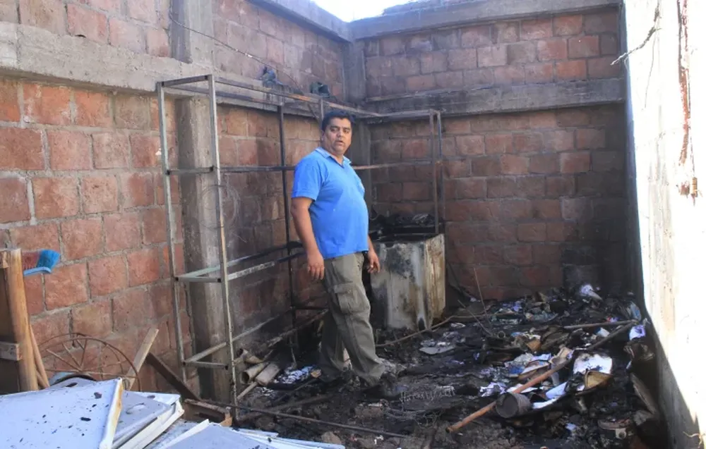 Incendio en una casa por falla eléctrica