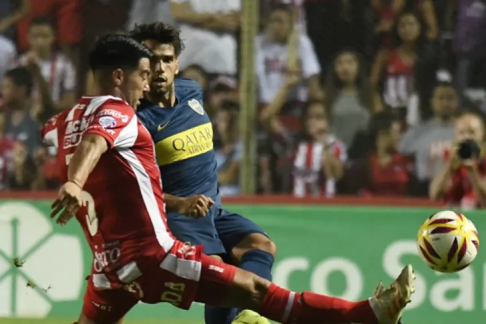 Encapuchados y con armas, cuatro ladrones robaron más de $800 mil en una distribuidora