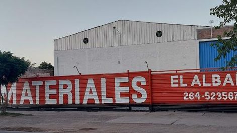 A la vista de todos, un ladrón abrió un camión para robarse dos celulares
