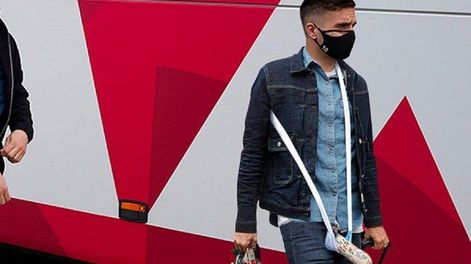 El yeso en el pene del jugador del Ajax que es furor en las redes sociales