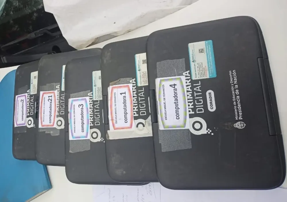 Detuvieron a dos sujetos que habían entrado a robar a una escuela