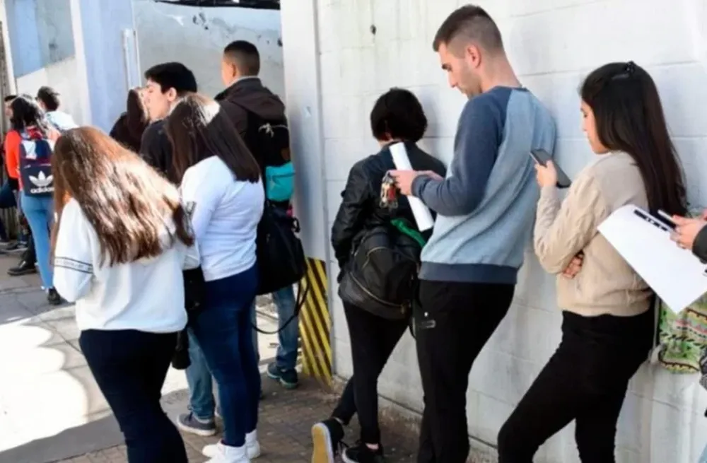 El desempleo sube a 9,7% en el tercer trimestre, según INDEC