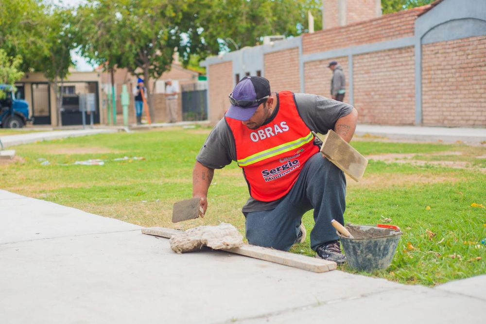 Además de las refacciones generales en la Plaza del Barrio Natania XV que lleva adelante el municipio de Rivadavia, se instalarán aparatos de salud.