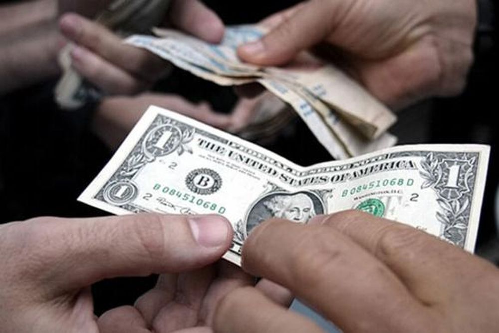 La mayor caída del  dólar blue desde julio