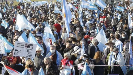 El campo inició una jornada de protesta en San Nicolás por el cepo a la carne y las restricciones