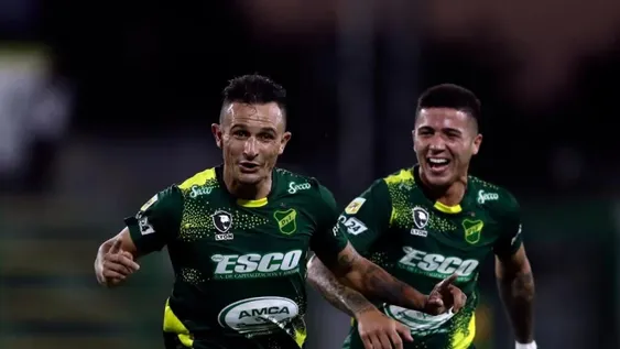 Defensa goleó y exhibió las hilachas de Newell’s en la despedida de su DT Kudelka