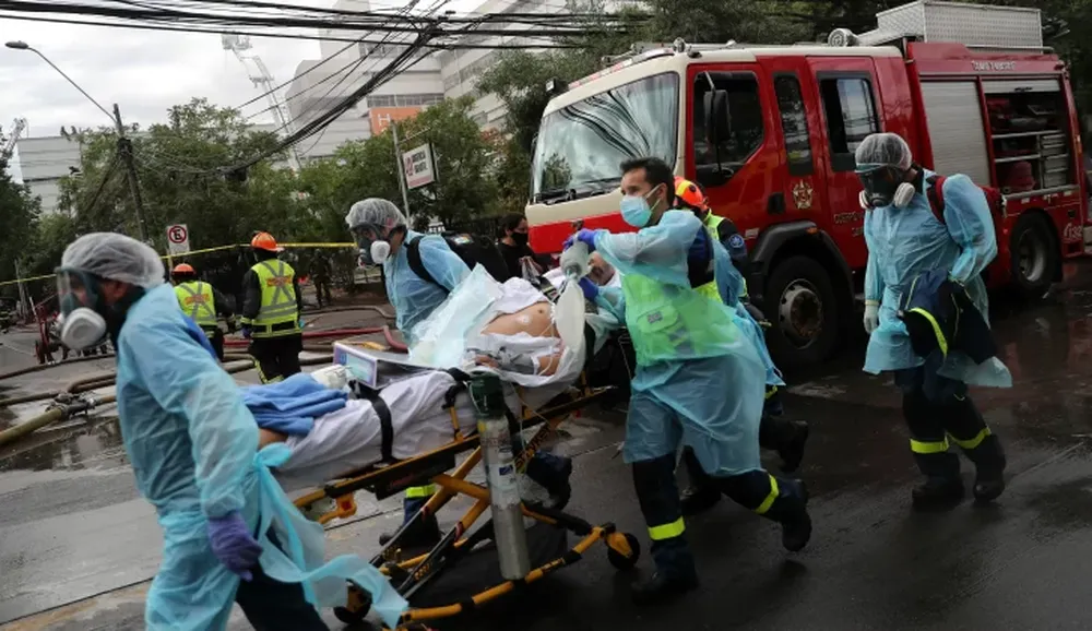 Evacuaron los pacientes de un importante hospital de Chile a causa de un incendio