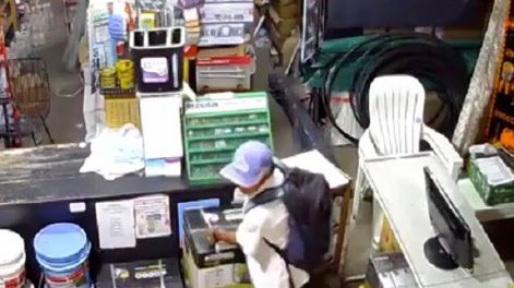 Se hizo pasar por cliente y robó una motobomba de $300 mil en una ferretería de Villa Krause