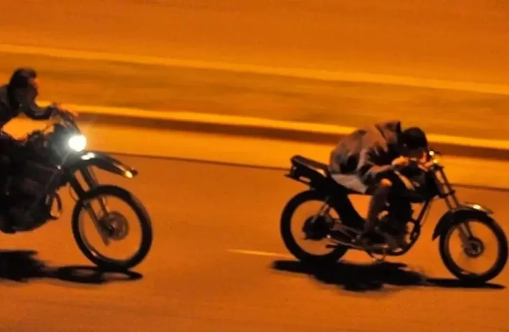 Aseguran que detuvieron a cinco motociclistas por correr picadas