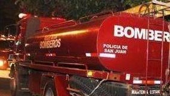 Tiene 71 años, encendió una vela porque no tenía electricidad y perdió todo en un incendio