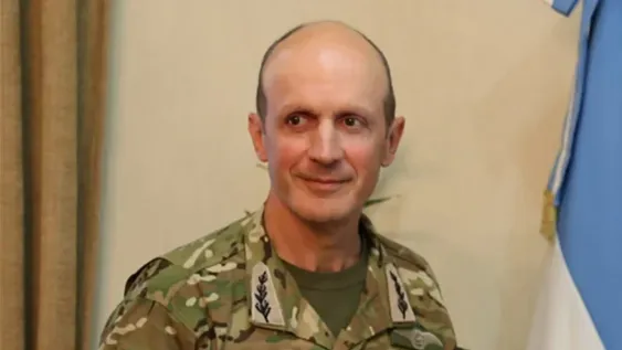 EL TENIENTE GENERAL (r) Claudio Ernesto Pasqualini cuenta con muy buena reputación en el Ejército y de su jefe, Luis Petri.