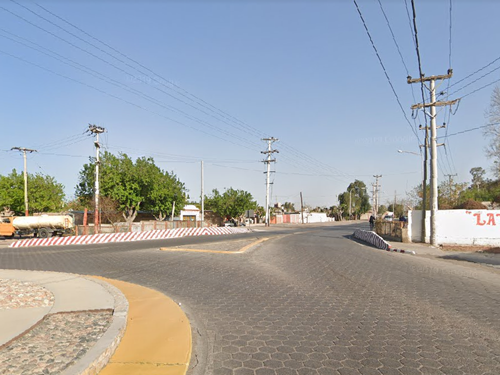 Conducía su auto, chocó con un colectivo y sufrió importantes heridas
