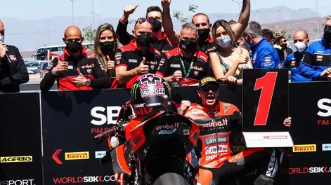 Redding se lleva la primera pole de 2021 por delante de Razgatlioglu