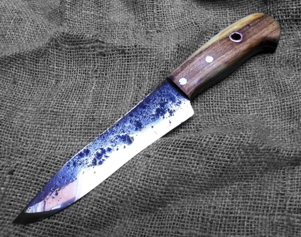 La detuvieron por atacar con un cuchillo de carnicero a su pareja