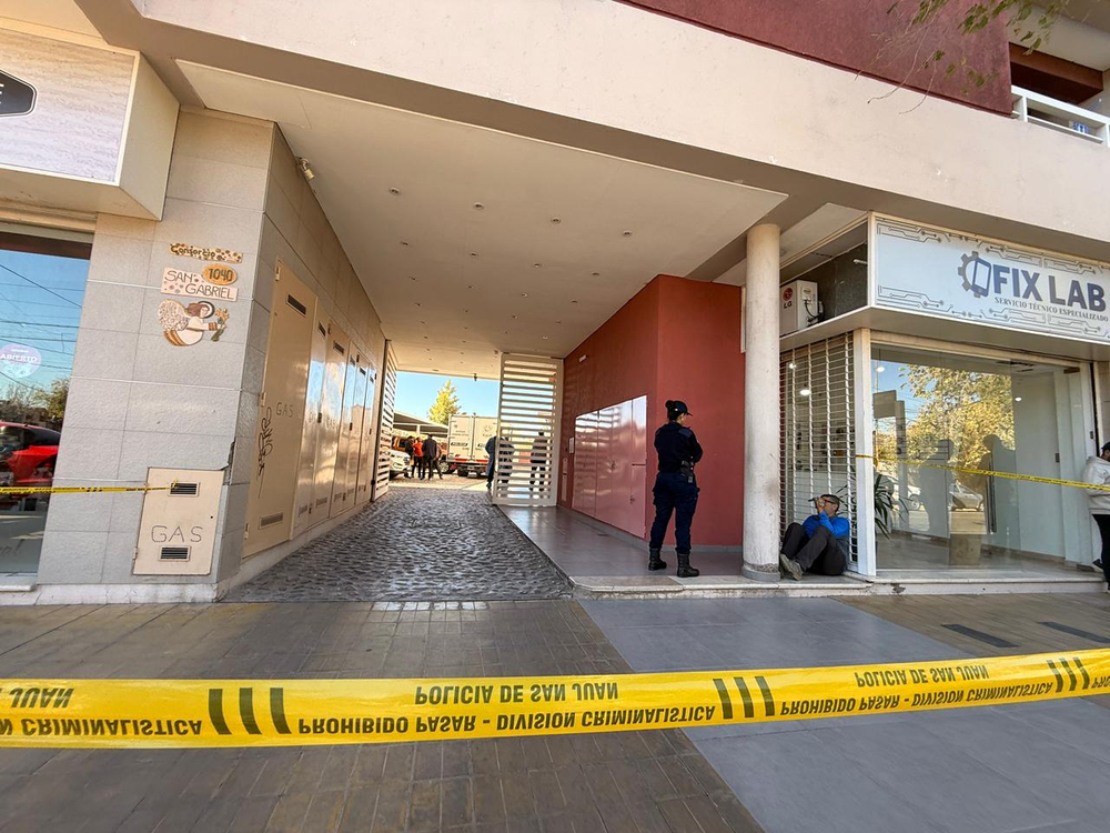 El consorcio donde hallaron al hombre muerto. Fotos: Daniel Arias