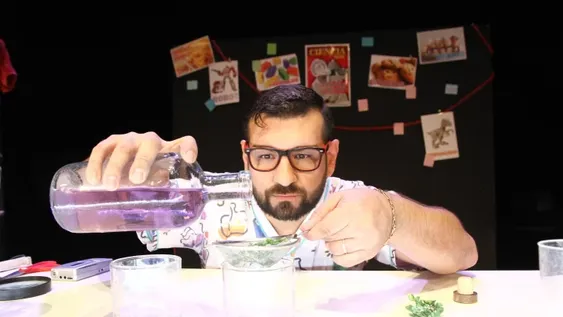 El científico que ensaya leyendas