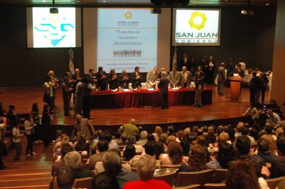 Distinción a los antiguos