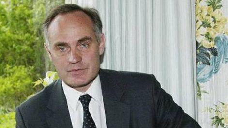 Un ministro inglés admitió ser homosexual y dejó a su esposa