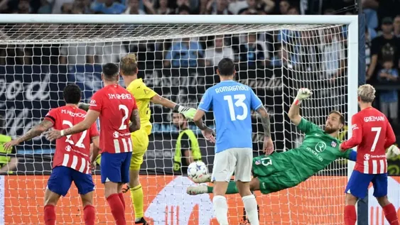 Álvarez hizo un doblete y hubo gol de arquero