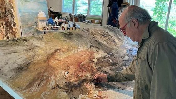 Gómez Centurión en su taller, estación final de grandes obras que comienza en plena cordillera